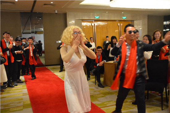 神秘人惊现慧亚2015年会,是惊喜还是惊吓? 神秘人惊现慧亚2015年会,是惊喜还是惊吓?