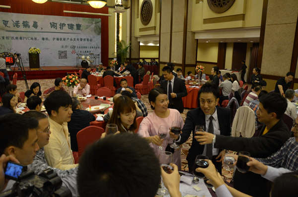 义晟：抗病毒PVC地板、墙纸、护墙板面世