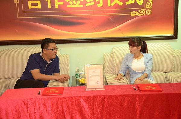 热烈庆祝圣罗帝王橱衣柜与万华集团签约达成战略合作关系 热烈庆祝圣罗帝王橱衣柜与万华集团签约达成战略合作关系