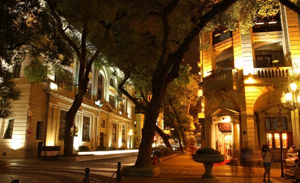 2015广州建博会举办在即 白天逛展晚上看广州夜景