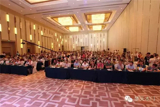 “狼”来了！ 梦天木门惊艳亮相2015广州建博会