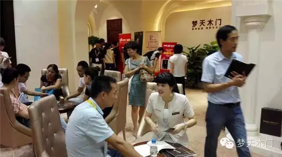 “狼”来了！ 梦天木门惊艳亮相2015广州建博会