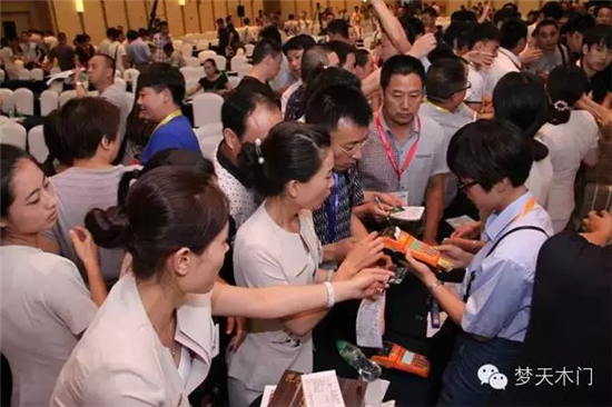 “狼”来了！ 梦天木门惊艳亮相2015广州建博会