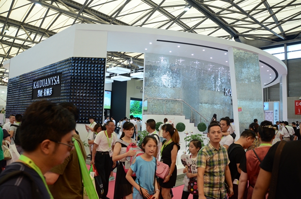 可以靠脸却要拼人气 第20届上海墙纸展展商热度大PK