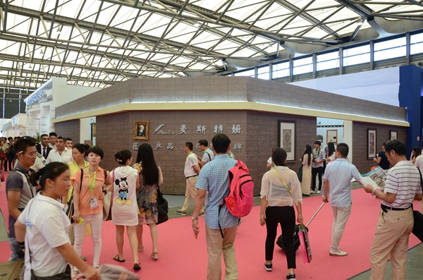 可以靠脸却要拼人气 第20届上海墙纸展展商热度大PK