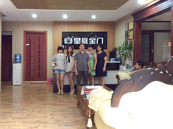 皇庭金门贵州毕节经销商程宗义:换位思考服务客户 以诚取胜 皇庭金门贵州毕节经销商程宗义:换位思考服务客户 以诚取胜