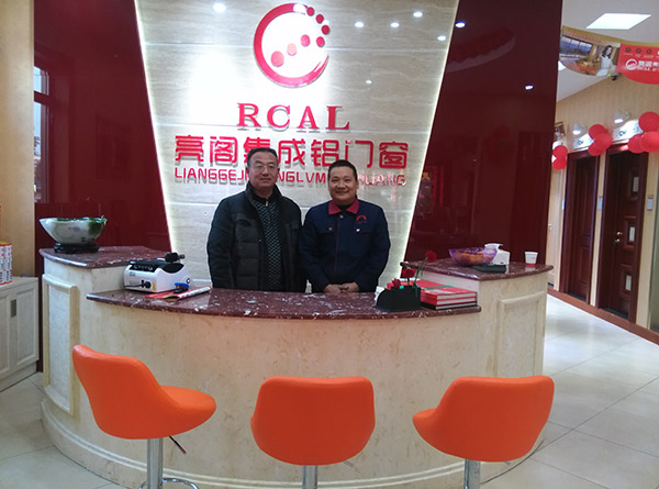 亮阁益阳经销商唐群:为客户带来便利 为员工创造空间 亮阁益阳经销商唐群:为客户带来便利 为员工创造空间