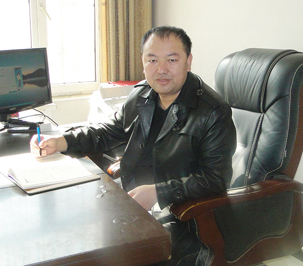 D1木门赤峰经销商王喜东:诚信做门 良好管理 细化服务 D1木门赤峰经销商王喜东:诚信做门 良好管理 细化服务