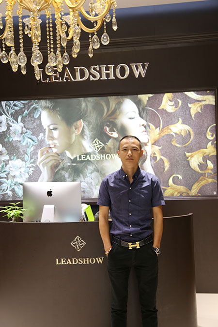 领绣刺绣墙布荆州经销商胡卫林:经营中要诚信待人 领绣刺绣墙布荆州经销商胡卫林:经营中要诚信待人