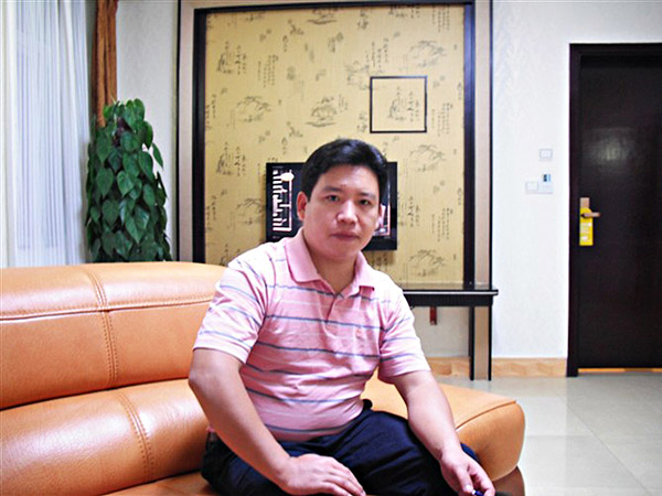 摩曼壁纸成都经销商朱仕德：重客户、重细节、重信誉