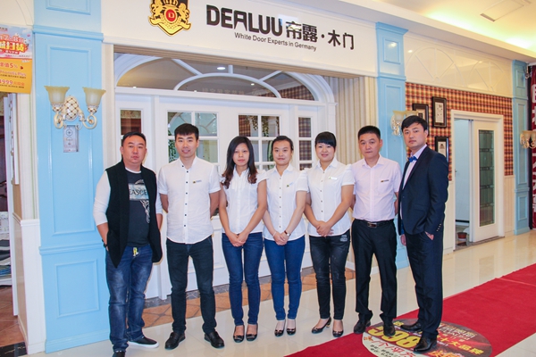 帝露木门洛阳专卖店经销商来平良：大道无边，帝露一路向前