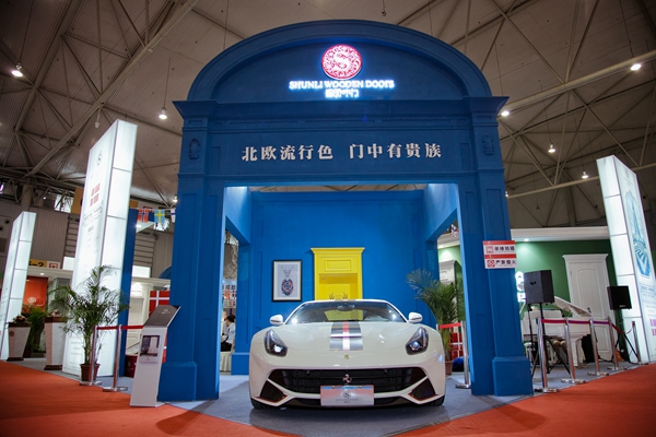 顺丽木门：北欧流行色，门中有贵族