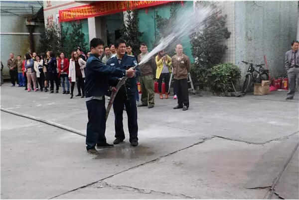 天湘板业年度消防演习暨10月1日火灾救火表彰大会 天湘板业年度消防演习暨10月1日火灾救火表彰大会