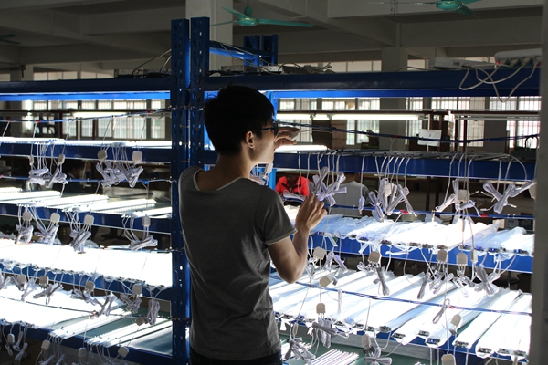 宜琳照明新生产基地启用 实现LED灯具与家具的完美结合