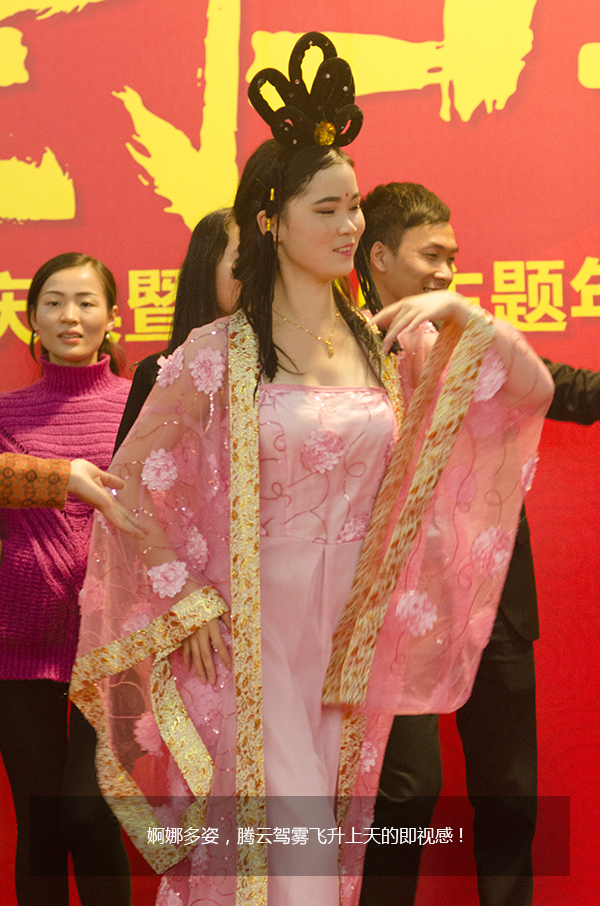 给跪了！“城会玩”之又污又雷的年会，你敢来看吗？