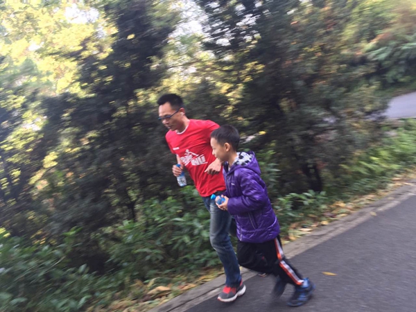 猴赛雷!“奔跑吧,慧亚” 万米长跑开启新征程 猴赛雷!“奔跑吧,慧亚” 万米长跑开启新征程
