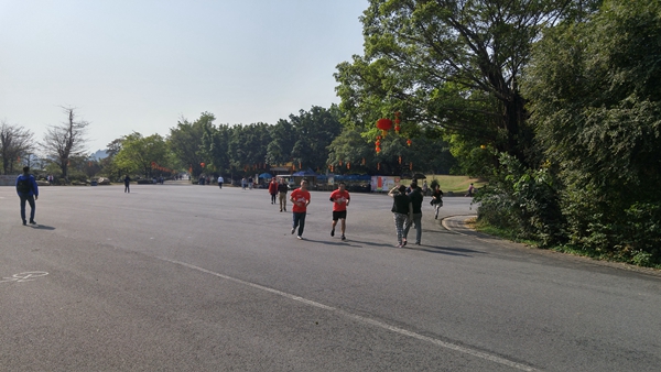 猴赛雷!“奔跑吧,慧亚” 万米长跑开启新征程 猴赛雷!“奔跑吧,慧亚” 万米长跑开启新征程