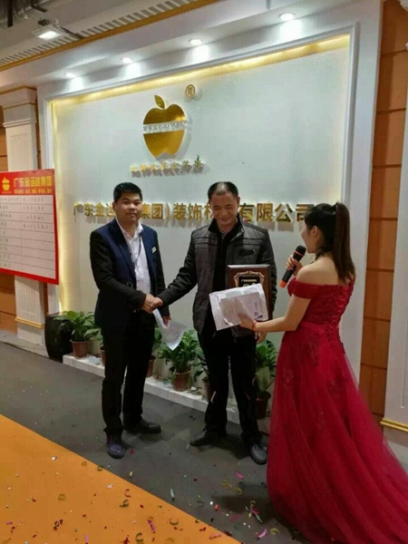 金运达亮相广州定制衣柜展，百款产品尽显大家风范