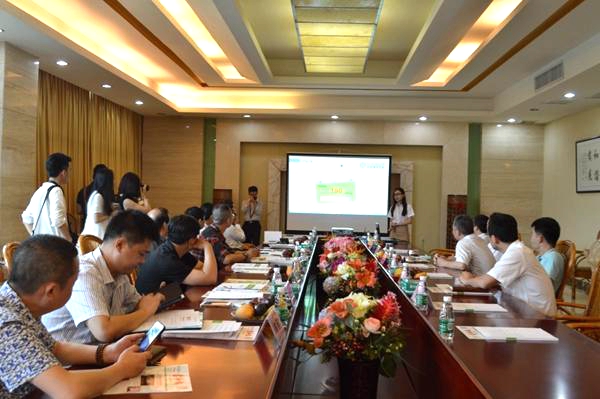 中装协、建博会“研讨团”首站走进合和建筑五金，共同探索行业发展