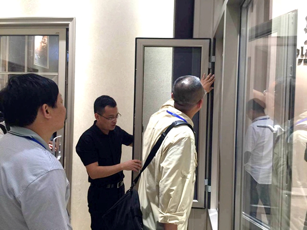 探讨家装铝门窗发展之路——中装协、建博会第三站走进罗兰西尼门窗