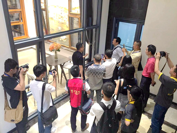 探讨家装铝门窗发展之路——中装协、建博会第三站走进罗兰西尼门窗