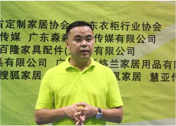 “百隆定制杯”羽毛球联赛,22家企业90名参赛选手角逐! “百隆定制杯”羽毛球联赛,22家企业90名参赛选手角逐!