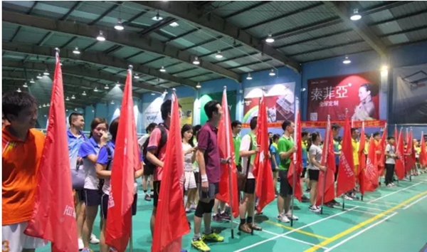 “百隆定制杯”羽毛球联赛,22家企业90名参赛选手角逐! “百隆定制杯”羽毛球联赛,22家企业90名参赛选手角逐!