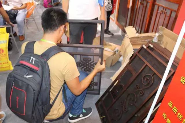 跨时代臻品:建博会第三天,威斯顿展位进入白热化状态! 跨时代臻品:建博会第三天,威斯顿展位进入白热化状态!