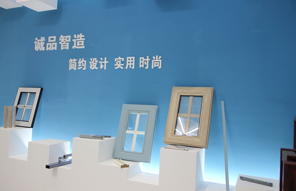 化繁为简：KIMI滑动门简约设计的生活之美