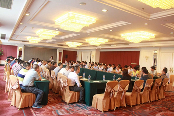 百川涂料强势冠名第四届木门技术大会，以科学工艺突破涂装效率瓶颈
