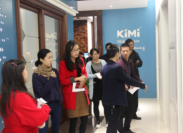 KIMI滑动门：创新招聘形式 尽显团队风采
