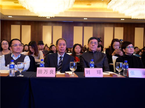 “2017春夏季国际软装流行趋势发布会暨第三届‘金墙饰奖’启动仪式”圆满落幕 “2017春夏季国际软装流行趋势发布会暨第三届‘金墙饰奖’启动仪式”圆满落幕