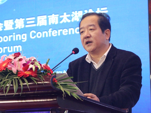 安丰居：借世界地板盛会 彰线条王国风采