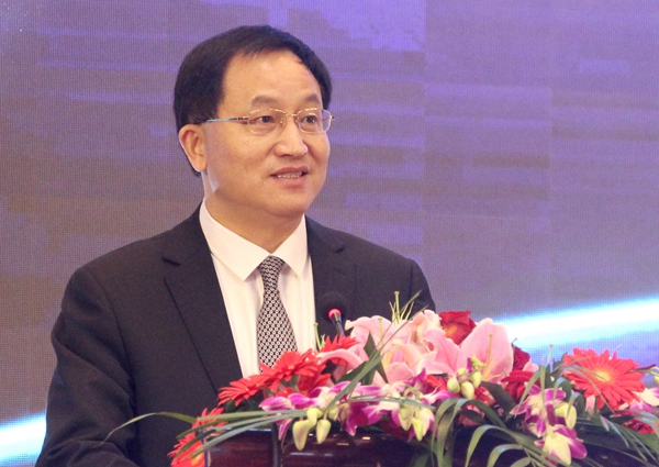安丰居：借世界地板盛会 彰线条王国风采