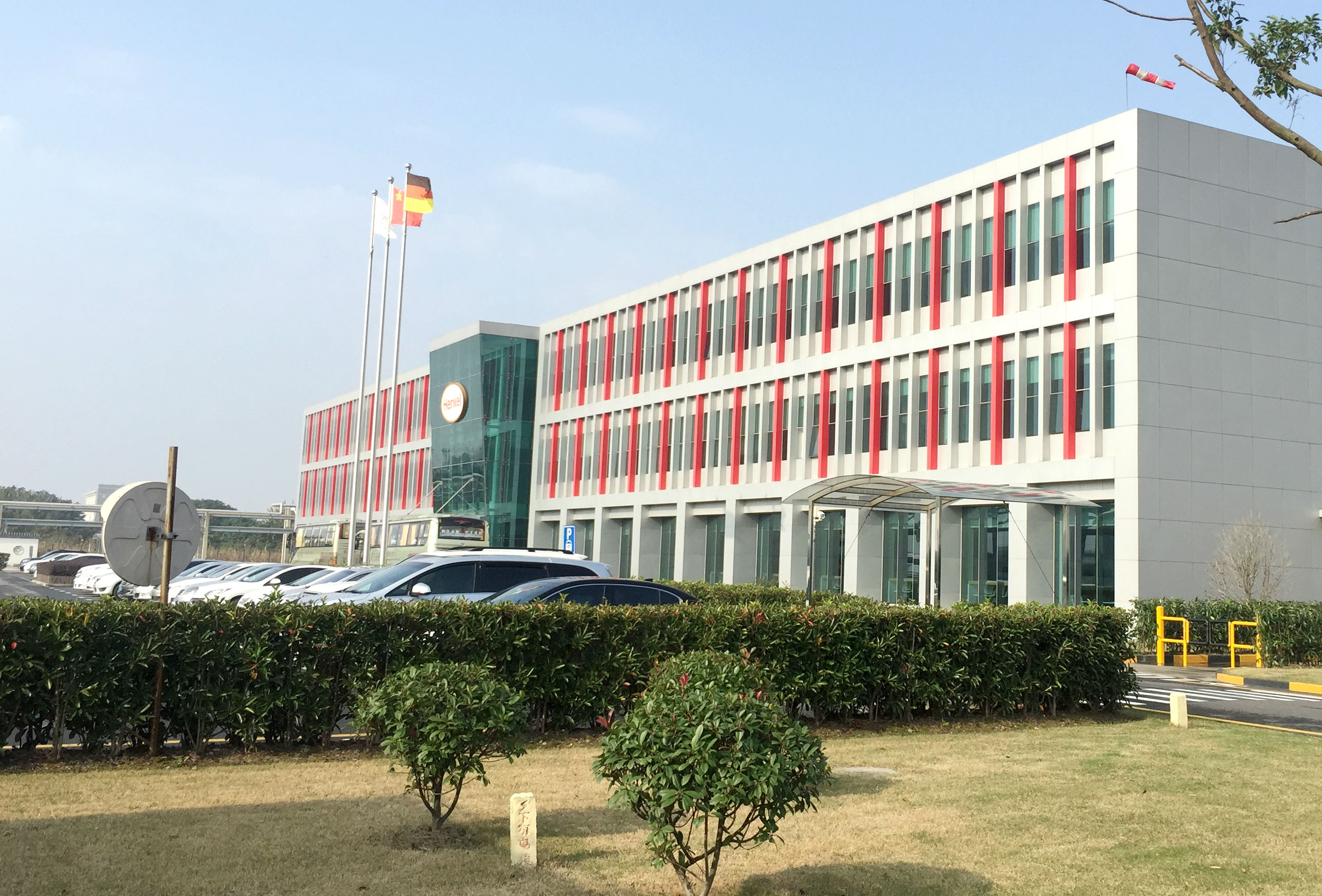 安丰居创始人翟峰辉先生受邀参观德国汉高龙工厂 安丰居创始人翟峰辉先生受邀参观德国汉高龙工厂