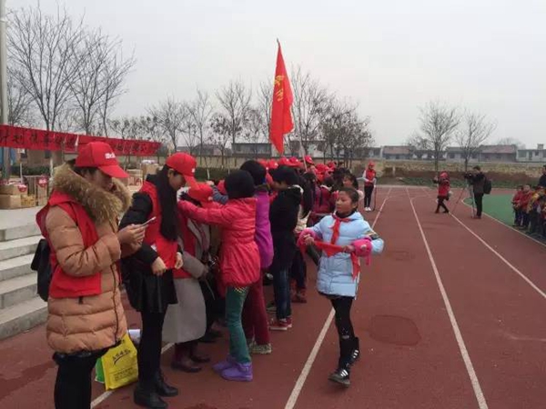 与欧神诺点亮爱，诺动计划在西安户县温情传递
