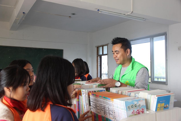 公益行|梦想读书站——恩平4所小学获捐价值逾12万元物资 公益行|梦想读书站——恩平4所小学获捐价值逾12万元物资
