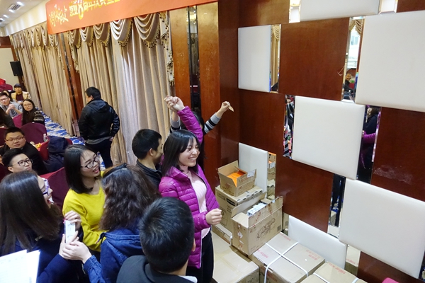 老司机带带我，慧亚8周年“鸡”极向上年会即将飙车，赶快上车啦！