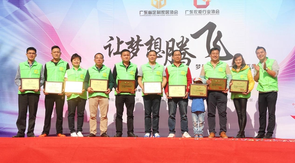 公益行|梦想读书站——恩平4所小学获捐价值逾12万元物资 公益行|梦想读书站——恩平4所小学获捐价值逾12万元物资