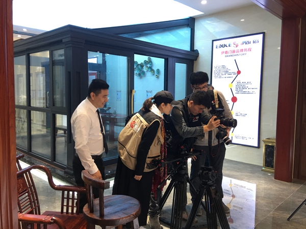 CCTV《牛商论道》走进伊盾门窗＆黄岐体验馆五周年庆典 