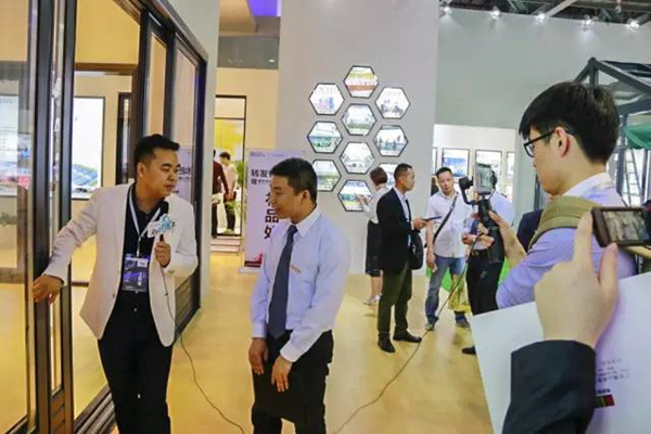 轩尼斯门窗惊艳亮相中国(广州)定制家居展! 轩尼斯门窗惊艳亮相中国(广州)定制家居展!
