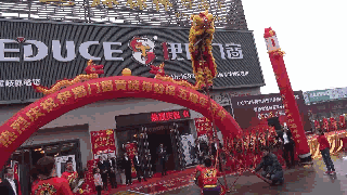 CCTV《牛商论道》走进伊盾门窗＆黄岐体验馆五周年庆典 