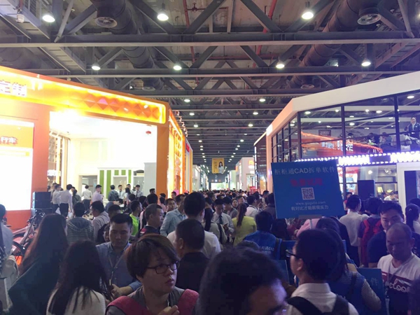 闪亮登场！伊恋家居首秀2017中国定制家居展
