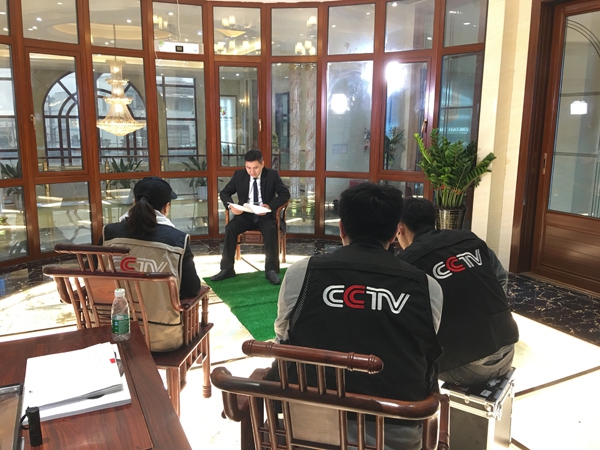 CCTV《牛商论道》走进伊盾门窗＆黄岐体验馆五周年庆典 