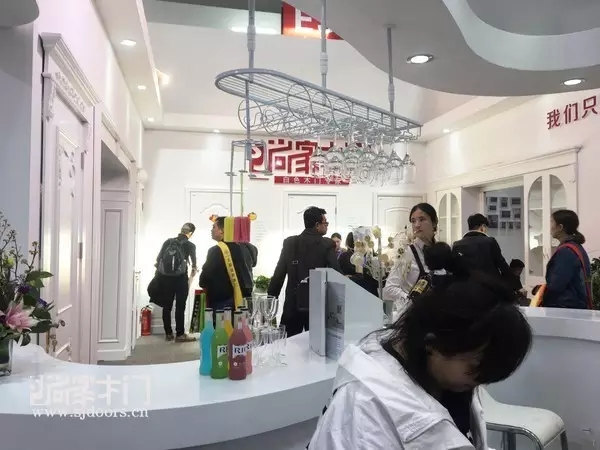 尚家白色木门实力参展2017北京木门展，惊艳全场