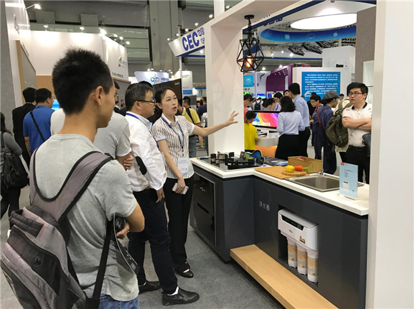 TCL智能健康电器亮相深圳电子展，健康+智能系列产品惊艳参观者