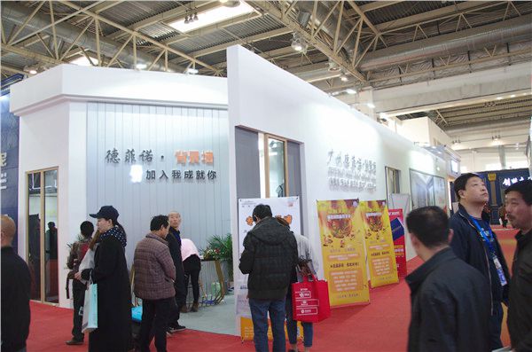 德菲诺：独创实木贴皮背景墙首亮相