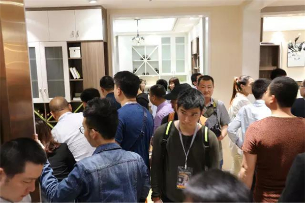 2017年广州定制家居展圆满收官,德维尔再踏新征程! 2017年广州定制家居展圆满收官,德维尔再踏新征程!