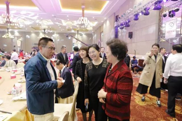 精彩现场:第五届中国(临朐)家居门窗博览会“同心·同梦·同行”主题晚会 精彩现场:第五届中国(临朐)家居门窗博览会“同心·同梦·同行”主题晚会