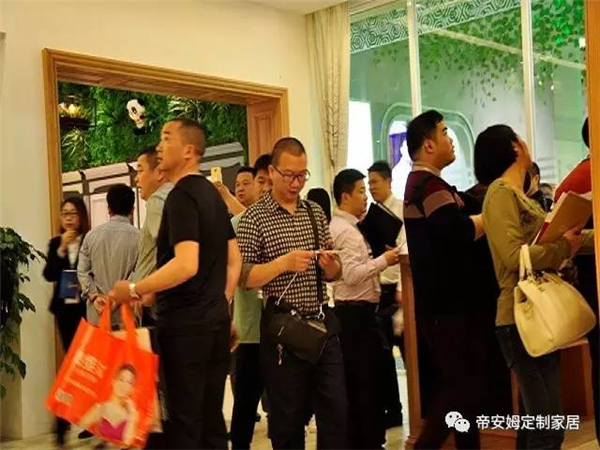 行业大咖齐聚帝安姆全屋定制展会现场 高颜值展馆秀出品牌魅力